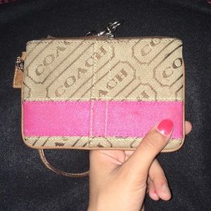 SUNDAY SALE💗💐 Coach Wristlet